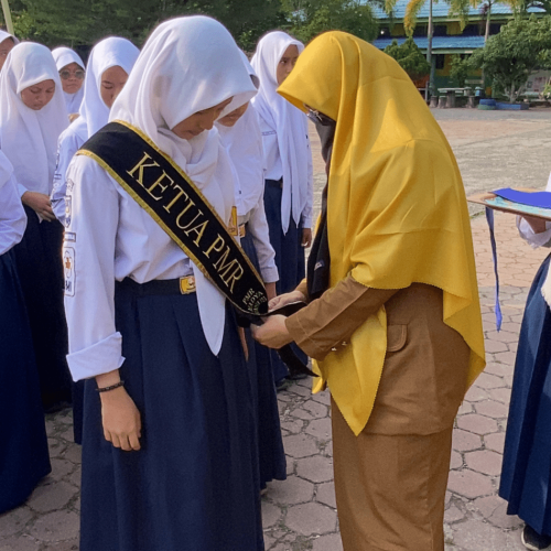 Pelantikan Anggota Palang Merah Remaja (PMR) di SMP Negeri Binaan Khusus Kota Dumai